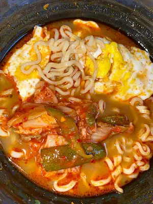 rekomendasi masakan mie dan kimci